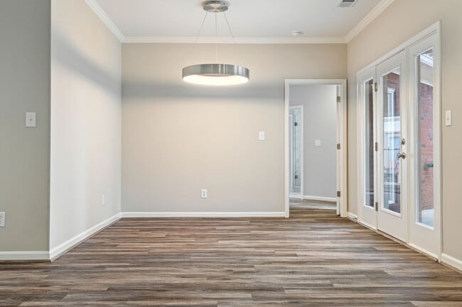 Foto del edificio - 1223 Berwick Rd. (Greystone) ****Just Remo...