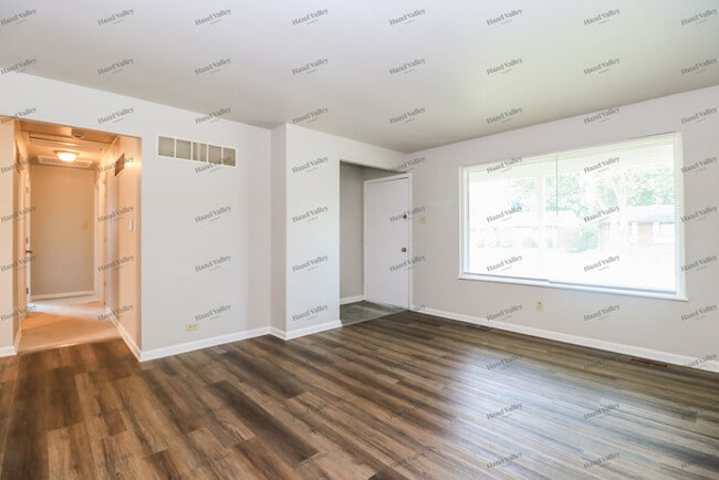 Building Photo - 385 Patterson Ln