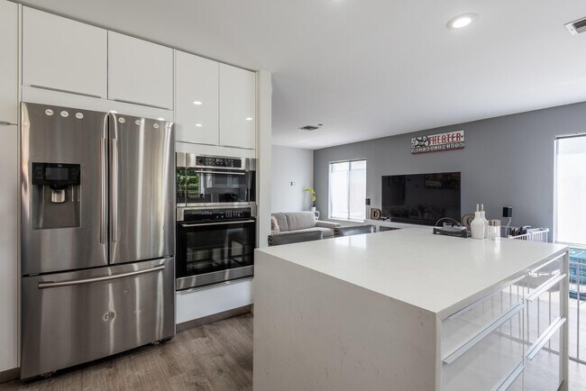 Building Photo - 6758 Alden Ridge Dr