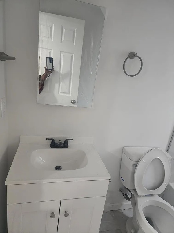 Building Photo - 1346 Robbins Rd