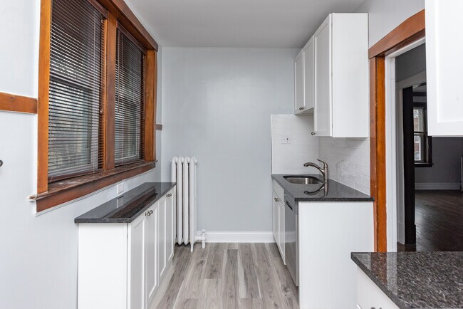 Foto del edificio - 2514 W Belle Plaine Ave
