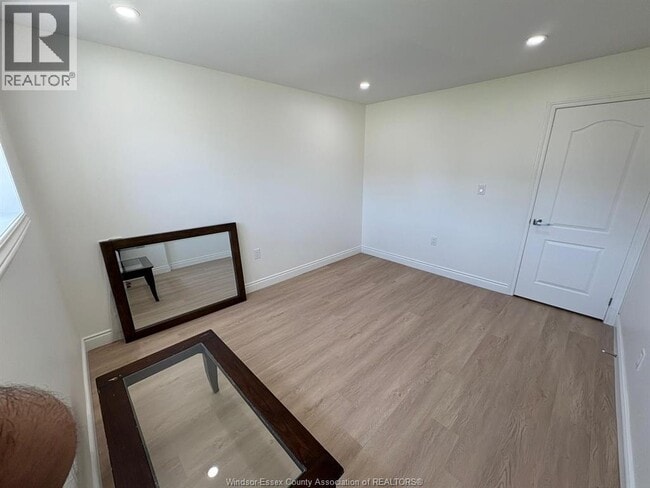 Building Photo - 407 Thompson Ave