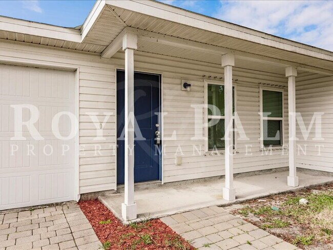 Foto del edificio - Your Season to Settle In – 3BR/2BA Duplex in Vistanna Villas, Lehigh Acres with Space, Style & St...