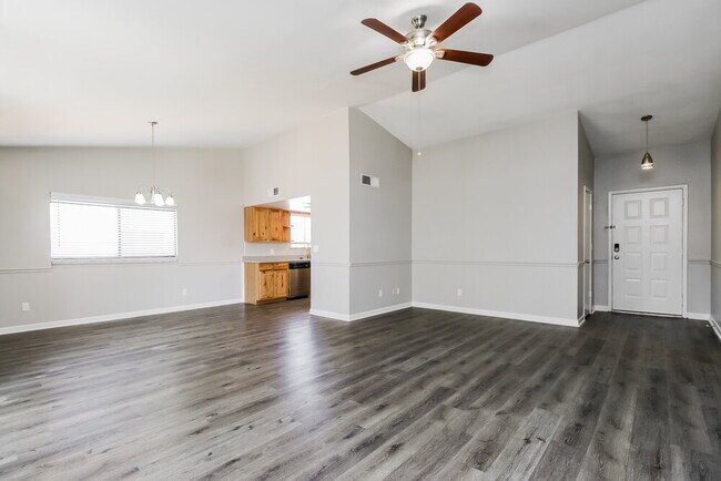 Foto del edificio - 8204 N 60th Dr