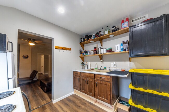 Building Photo - 431 Moro St