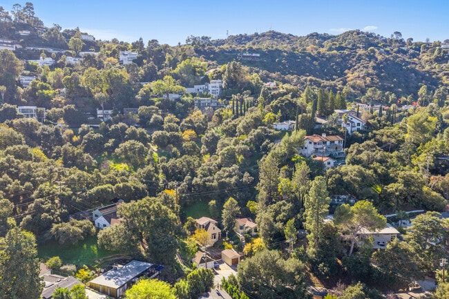 Building Photo - 3705 Fredonia Dr