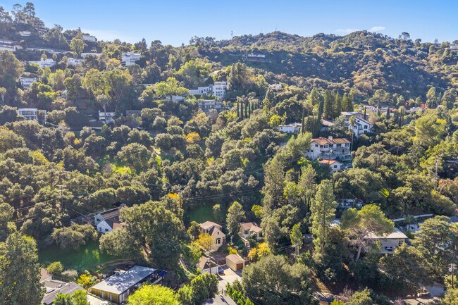 Foto del edificio - 3705 Fredonia Dr