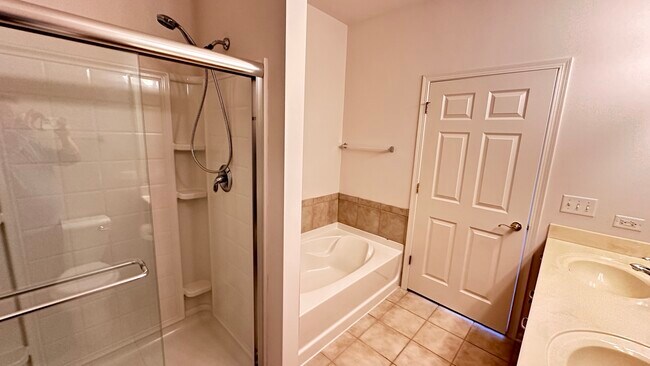 Foto del edificio - 1535 Reserve Ln