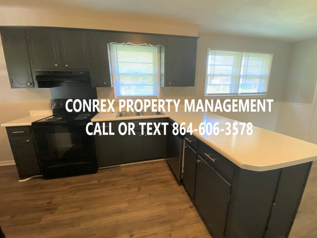 Foto del edificio - 5 BEDROOM HOME IN BOILING SPRINGS!