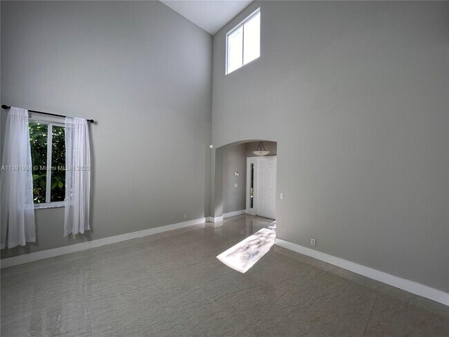 Building Photo - 980 Golden Cane Dr