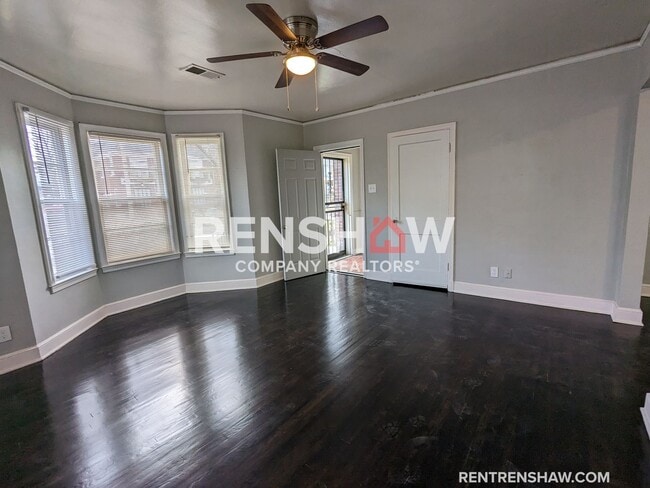 Building Photo - Renovated 1/1 Duplex Now Available - Corne...