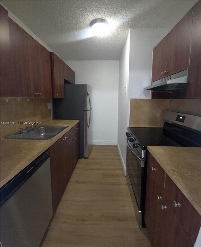 Building Photo - 7423 SW 152nd Ave