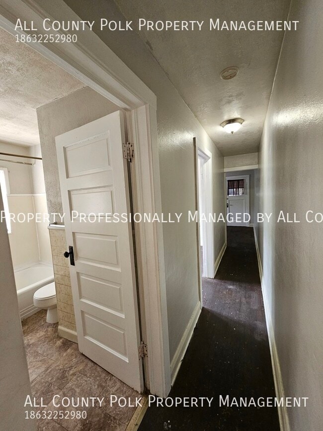 Building Photo - 918 E Lime St