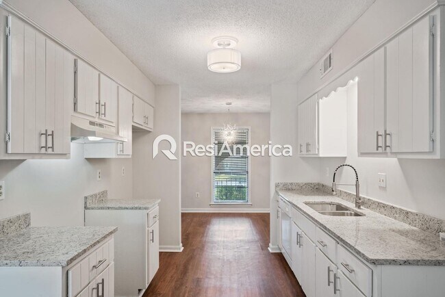 Foto del edificio - 3 br, 2 bath House - 3238 Drayton Woods Drive