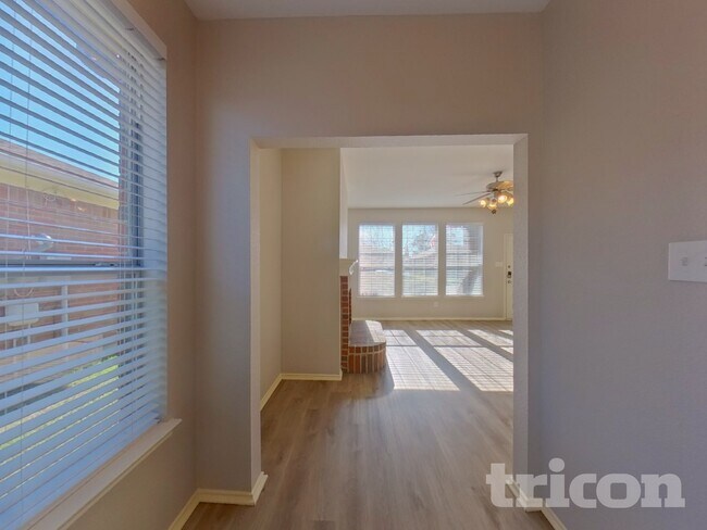 Foto del edificio - 925 Buffalo Springs Dr