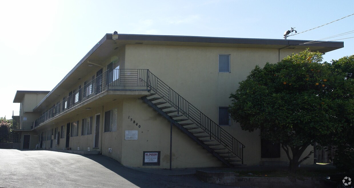 Primary Photo - 15768-15840 Marcella St