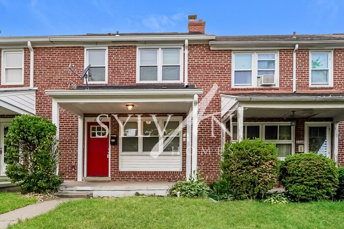 Primary Photo - Enjoy low-maintenance living in this 4 bed...