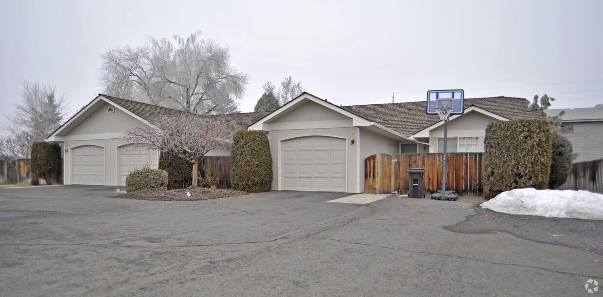 Primary Photo - 3903 W Prasch Ave