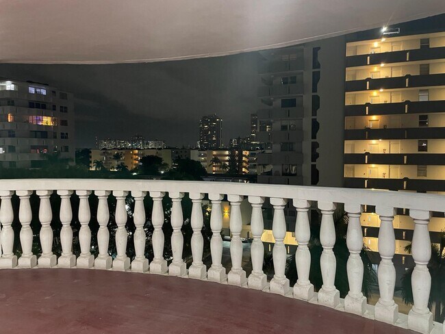 Foto del edificio - 3660 NE 166th St