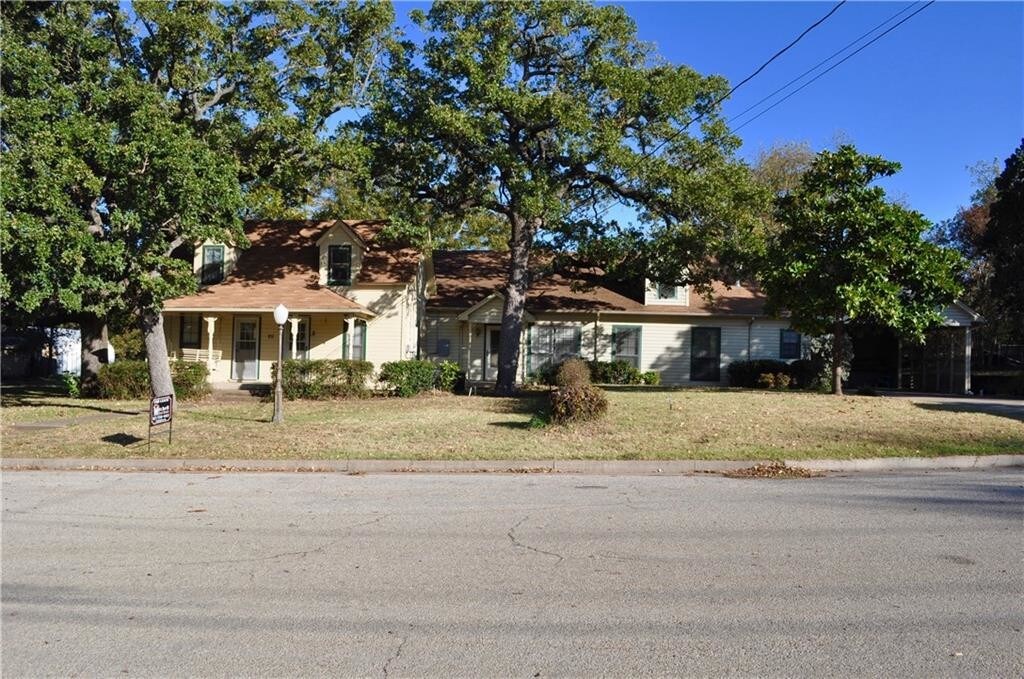 211 E 2nd St, Weatherford, TX 76086 House Rental in Weatherford, TX
