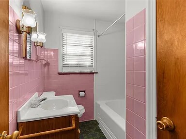 566 Sunshine Ave Youngstown, OH 44505 – photo 5