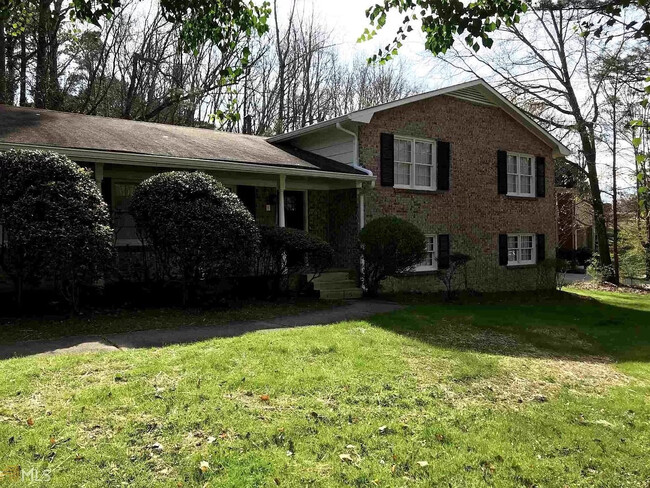 Foto del edificio - Room in House on Peyton Woods Trail SW