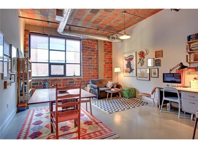 Foto del edificio - 718 N Washington Ave