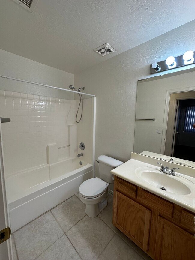 Foto del edificio - 3 BEDROOM IN GILBERT WITH PRIVATE POOL