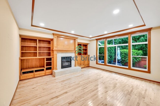 Building Photo - 3 BED & 2.5 BATH Town house FOR RENT