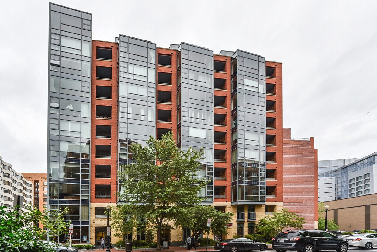 Primary Photo - 1117 10th St NW