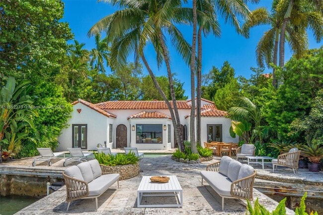 Foto del edificio - 4640 N Bay Rd