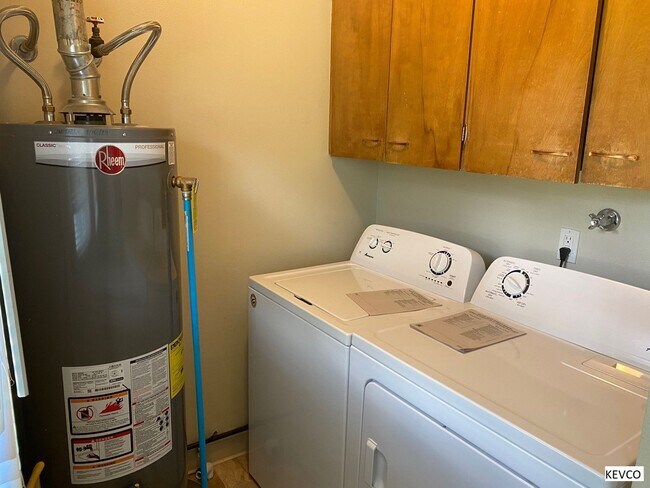 Foto del edificio - 1105-1107 Fuqua Dr