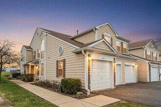 Building Photo - 691 W Streamwood Blvd