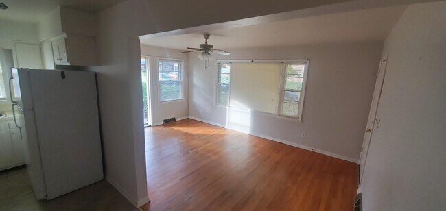 Foto del edificio - 5841 Garrett Ln