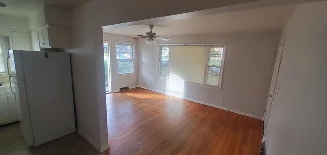 Building Photo - 5841 Garrett Ln