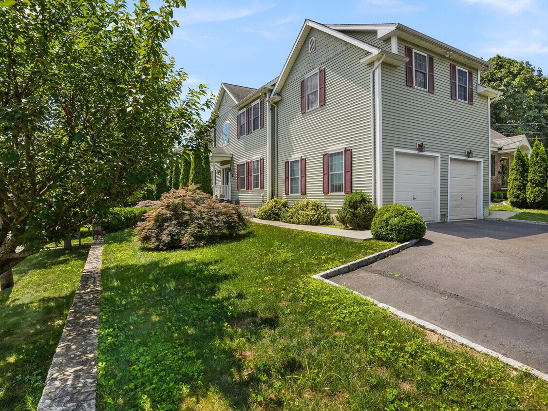 Primary Photo - 56 Barholm Ave