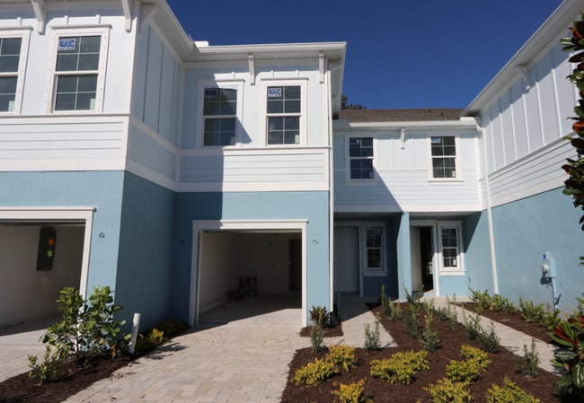 Building Photo - 3060 Via Sienna Cir