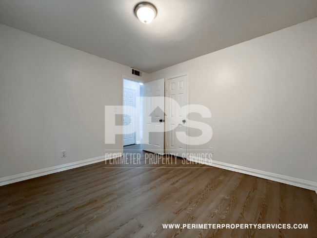 Foto del edificio - Newly Renovated Unit!! Housing Vouchers ac...