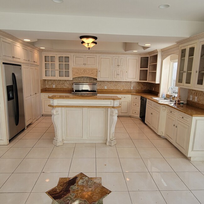 2339 Holt Kitchen with island fridge dishwasher and commercial oven - 2339 S Holt Ave