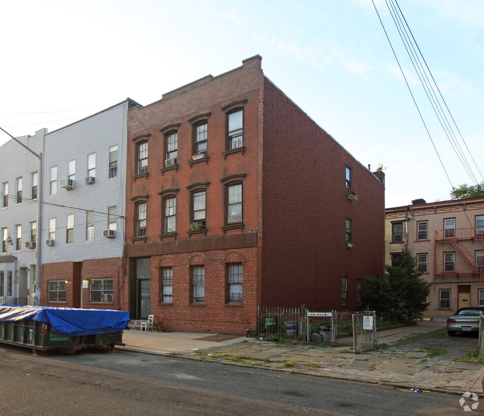 Building Photo - 16 Stagg St