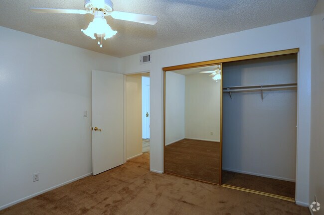 2HAB, 2BA - 945 FT² - The Arbors Apartments