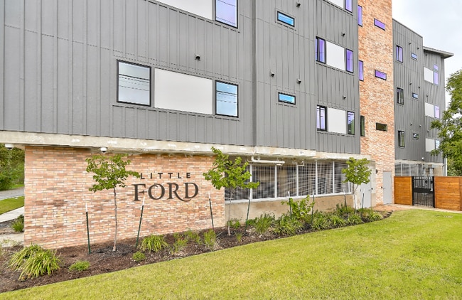 Building Photo - 100 Mockingbird Ln W