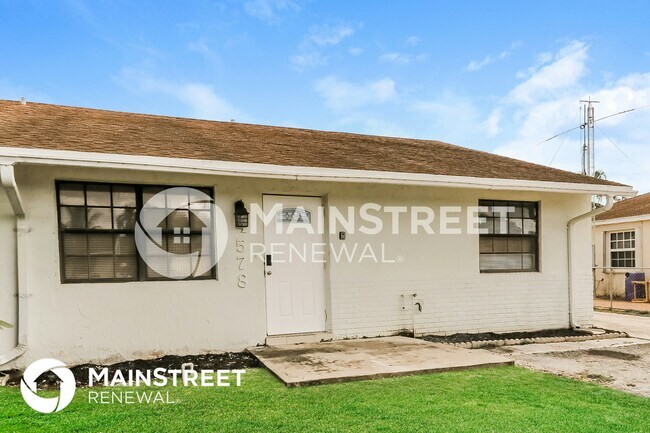 Foto del edificio - 4578 Gladiator Cir