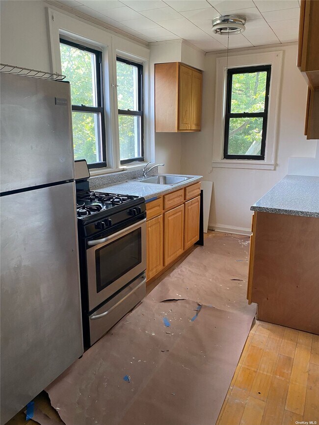 Building Photo - 39-67-67 47th St