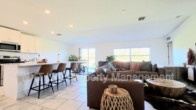 Foto del edificio - 4049 Villa Doria Ct