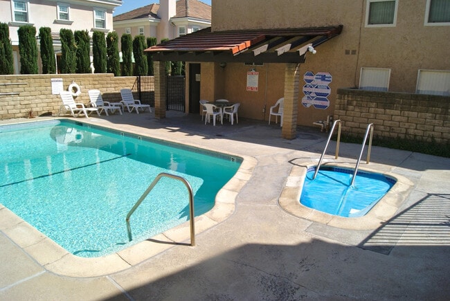 Pool & Spa - 1005 W Duarte Rd
