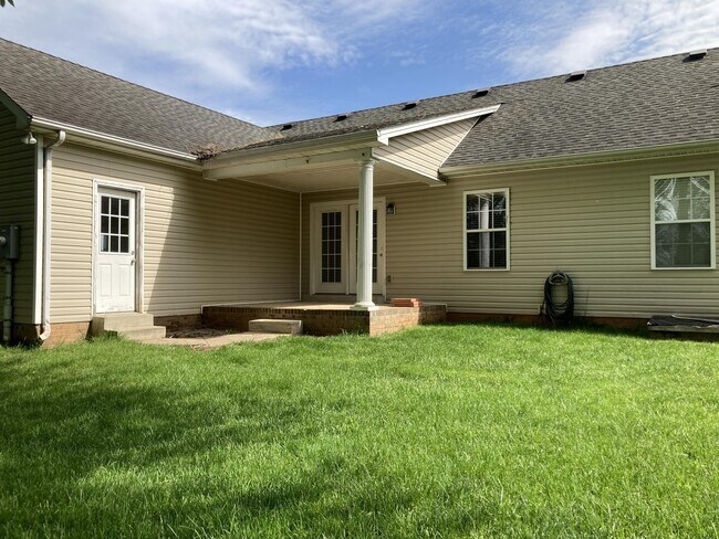 Foto del edificio - 3734 Woodbridge Ln