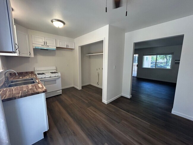 Foto del edificio - 1709 Evergreen Ave