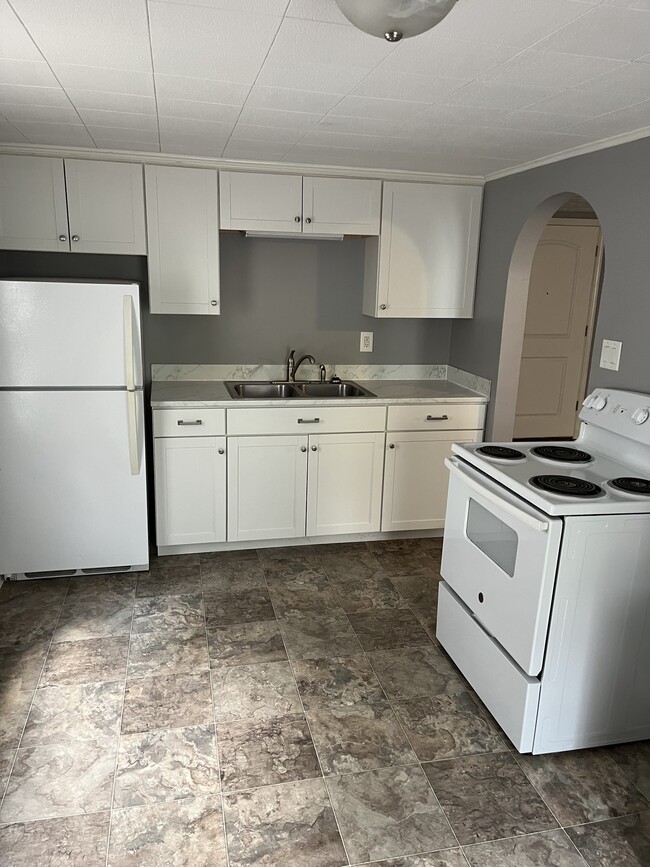 Kitchen area - 146 46th St SW