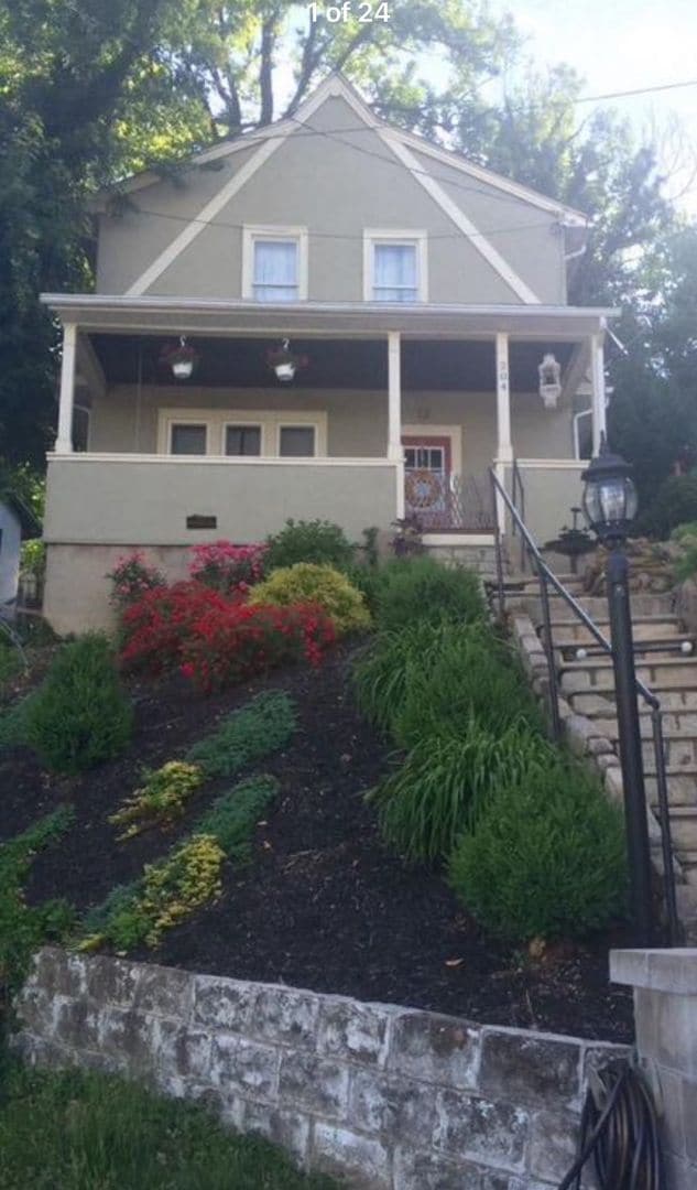 Building Photo - 204 Sunset Dr